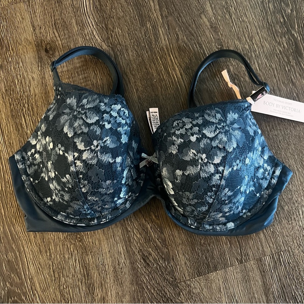 Lacy blue NWT bra size 34DD